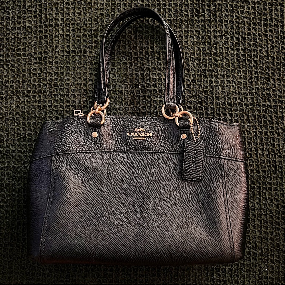 Coach Black Leather Handbag | Shoulder strap | Zipper Pockets
